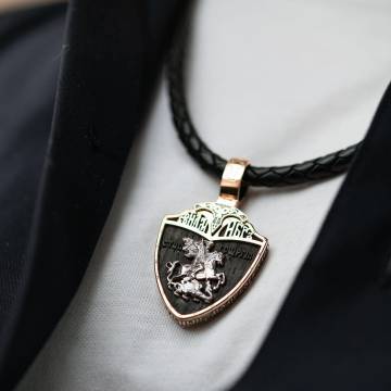 Золотой кулон "Св. Георгий Подебедоносец" с эбеновым деревом 974з Золотой кулон "Св. Георгий Подебедоносец" с эбеновым деревом 974з