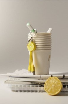 Брелок з кабелями для заряджання з мотивом лимона - жовтий