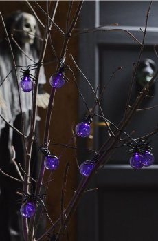 Геловінська LED-гірлянда з мотивом павуків - чорний