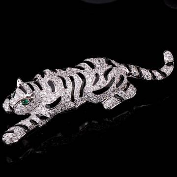 Серебряная заколка "Тигр" (фианиты,эмаль) 16088 Серебряная заколка "Тигр" (фианиты,эмаль) 16088