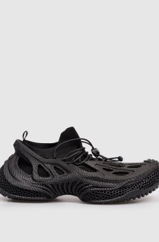 Черные кроссовки