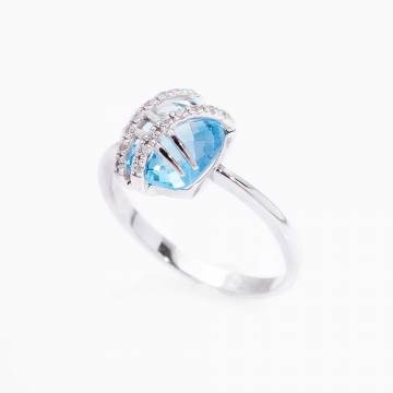 Золотое кольцо с топазом и фианитами t14036042 Золотое кольцо с топазом и фианитами t14036042