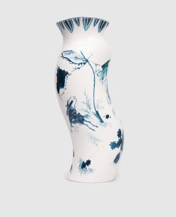 Белая фарфоровая ваза Classics on acid с принтом