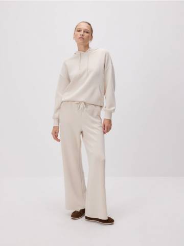 Reserved - Тренувальні штани з модалу - бежевий - 610GA-08X