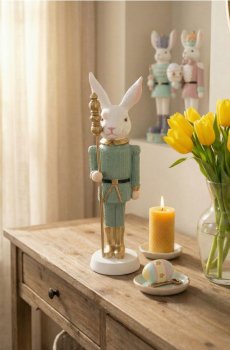 Великодній горіхокол у формі зайця - блакитний