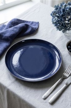 Плоска однотонна керамічна тарілка - темно-синій