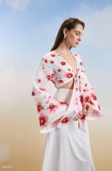 Біла шовкова блуза із принтом Мальва