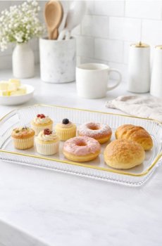 Сервірувальна таця із золотою облямівкою - clear