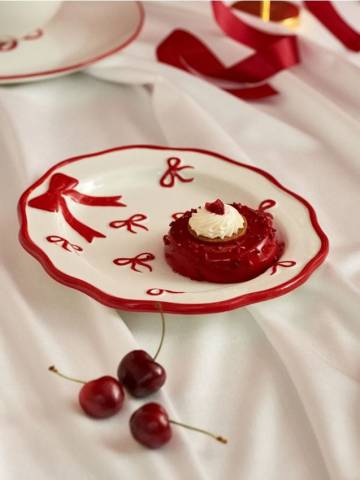 Блюдо - червоний