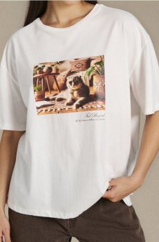 Бавовняна oversize футболка з принтом - кремовий