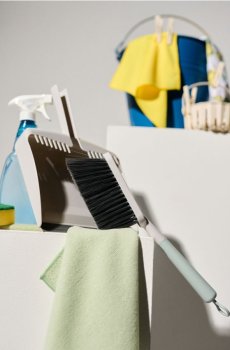 Віник та совок - блідо-бірюзовий