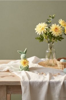 Великодня стояча декорація у формі зайця з квіткою - зелений