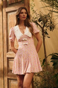 Рожева сукня міні із контрастним коміром та бантиками