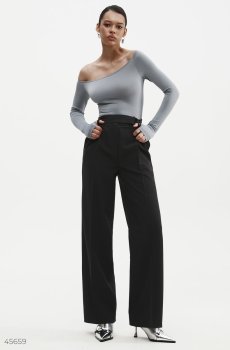 Прямі чорні штани зі стрілками