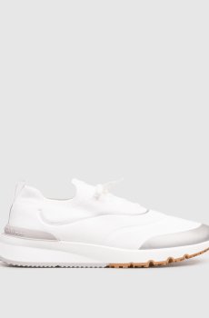 Белые кроссовки с фактурным логотипом