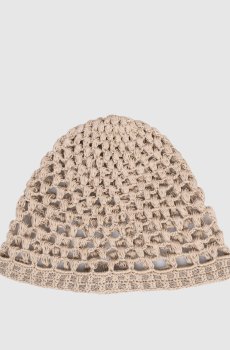 Бежевая ажурная шапка с цепочкой мониль