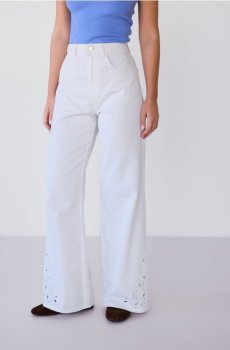 Reserved - Джинси-кльош з ажурним візерунком - білий - 111IX-00J