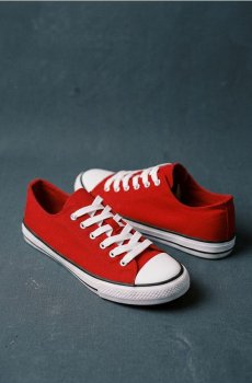 Низькі шнуровані кеди - червоний