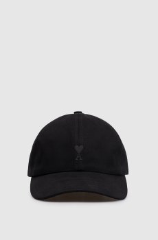 Черная кепка с вышивкой эмблемы