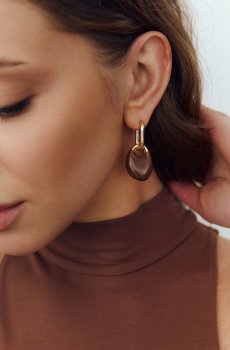 Бежеві сережки з підвіскою