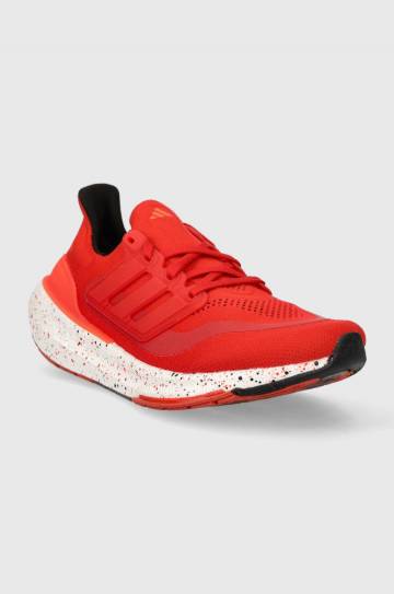 Обувь для бега adidas Performance Ultraboost Light цвет красный Обувь для бега adidas Performance Ultraboost Light цвет красный