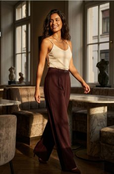 Штани wide-leg з плісуванням та декоративним поясом - бордовий
