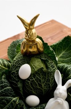 Великодня стояча декорація у формі зайця - золотий