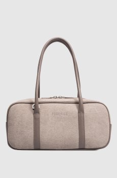 Бежевая сумка-багет с логотипом