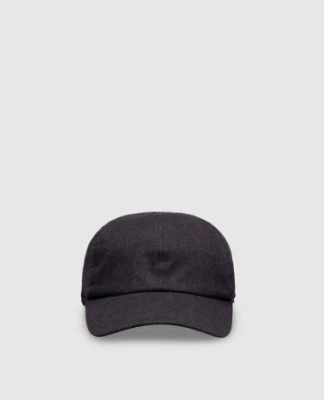 Синяя кепка с логотипом