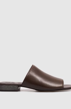 Коричневые кожаные мюли с цепочкой