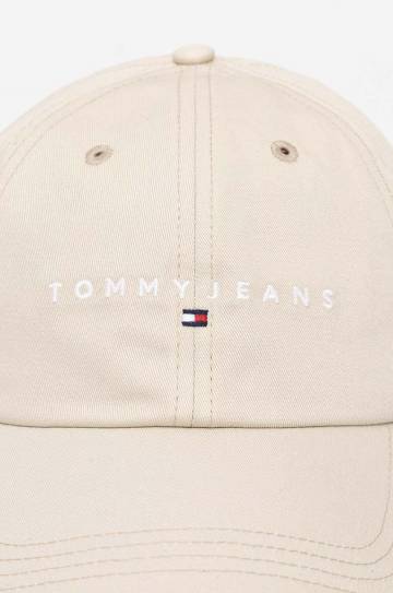 Хлопковая кепка Tommy Jeans цвет бежевый с аппликацией AW0AW16868 Хлопковая кепка Tommy Jeans цвет бежевый с аппликацией AW0AW16868
