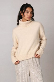 Гладка водолазка basic - нюдовий