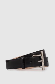 Черный кожаный ремень с гравировкой логотипа