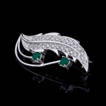 Серебряная брошь с хризопразами и фианитами 16086 Серебряная брошь с хризопразами и фианитами 16086