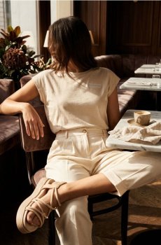 Футболка з принтом - бежевий