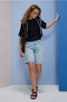 Бавовняна сорочкова блузка з коротким рукавом і ажурним візерунком - чорний