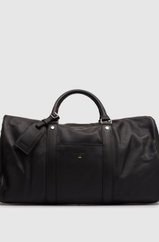 Черная кожаная дорожная сумка с тиснением логотипа