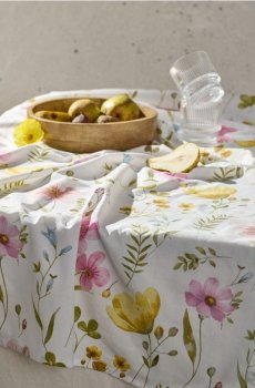 Скатертина з квітковим візерунком - білий