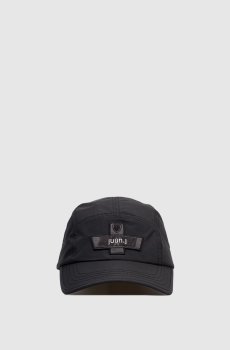 Черная кепка с нашивкой логотипа