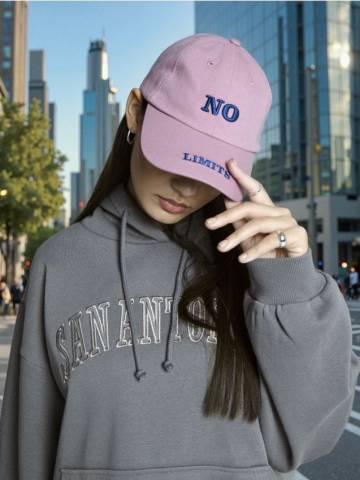 Кепка з козирком з написом - пастельний рожевий Кепка з козирком з написом - пастельний рожевий