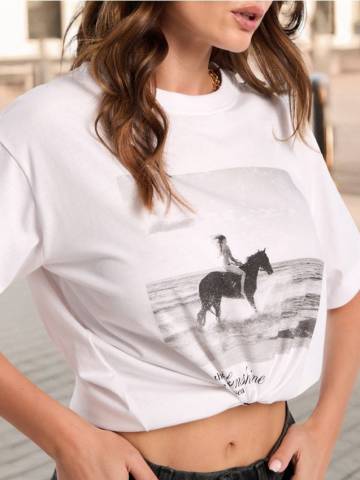 Футболка з принтом - білий Футболка з принтом - білий