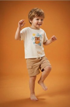 Комплект із футболки з шортами - кремовий