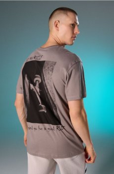 Бавовняна футболка з принтом на спині - середньо-сірий