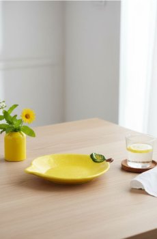 Ручно розписана тарілка у формі лимона - жовтий