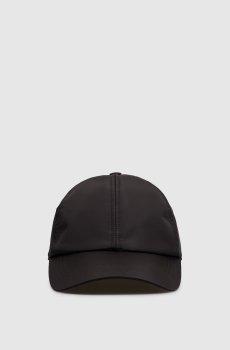 Черная кепка с нашивкой логотипа
