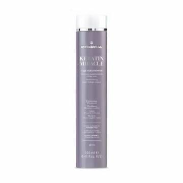 Разглаживающий шампунь для волос Medavita Keratin Miracle Sleek Hair Shampoo, 250 мл Разглаживающий шампунь для волос Medavita Keratin Miracle Sleek Hair Shampoo, 250 мл