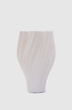 Белая фарфоровая ваза