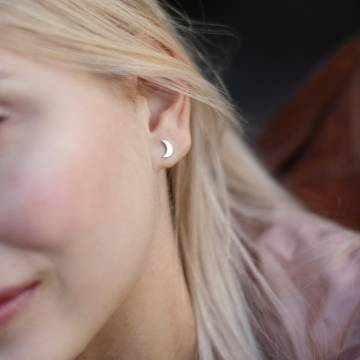 Серебряные серьги-пусеты "Луна" 122635 Серебряные серьги-пусеты "Луна" 122635