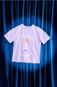 Бавовняна oversize футболка з принтом Cinderella - пурпуровий