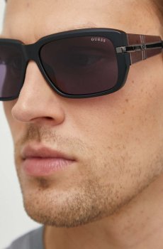 Солнцезащитные очки Guess